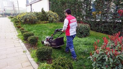 Maltepe Belediyesi, yaklaşan Ramazan Bayramı öncesi, ilçenin tüm parklarında hummalı
