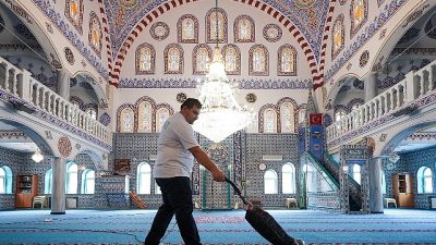 Maltepe Belediyesi yaklaşan Ramazan Bayramı öncesinde vatandaşların ibadetlerini temiz ve