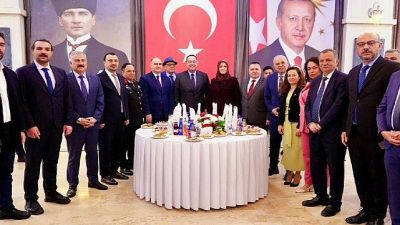 Manisa protokolü, Ramazan Bayramı’nın ilk gününde düzenlenen resmi törende bir