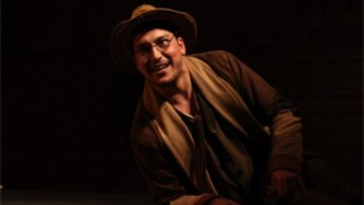 Renkli sahne tasarımı ve müzikleriyle sahnelenen “Dünyanın Göbeğine Yolculuk”, çocukları