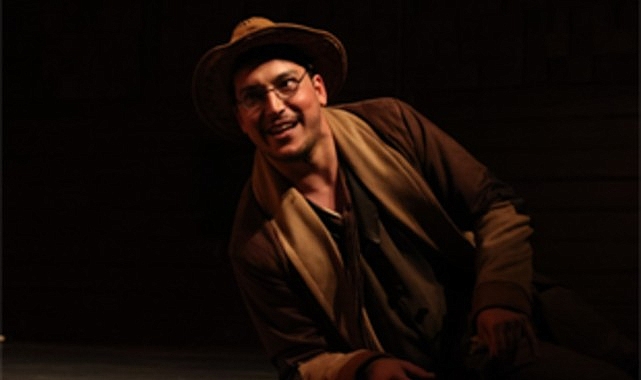 Renkli sahne tasarımı ve müzikleriyle sahnelenen “Dünyanın Göbeğine Yolculuk”, çocukları