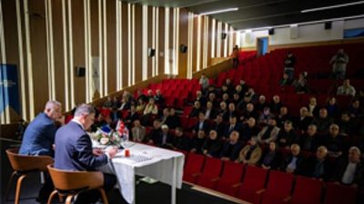 İzmir Büyükşehir Belediyesi, kent genelinde hizmet veren 1296 muhtar ile