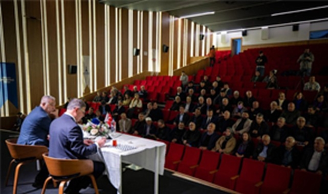 İzmir Büyükşehir Belediyesi, kent genelinde hizmet veren 1296 muhtar ile