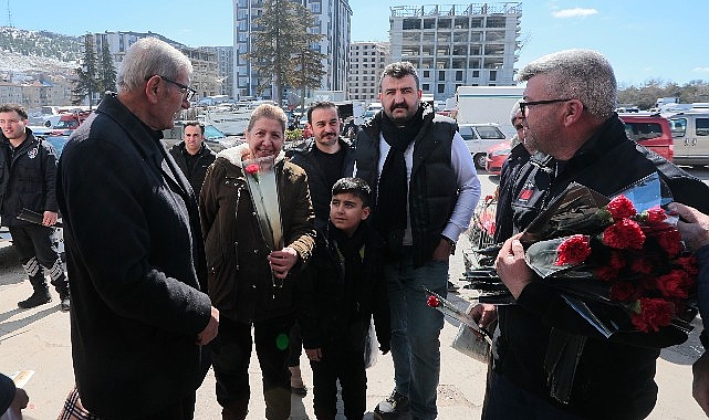 Nevşehir Belediyesi, 8 Mart Dünya Kadınlar Günü’nü çiçeklerle kutladı. Kadınların