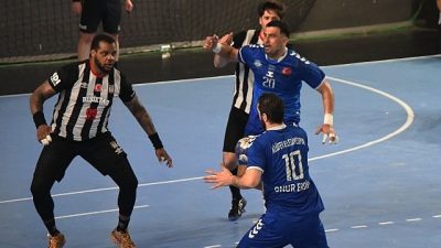 Ardventure Erkekler Hentbol Süper Ligi’nde mücadele eden Nilüfer Belediyespor, ligin