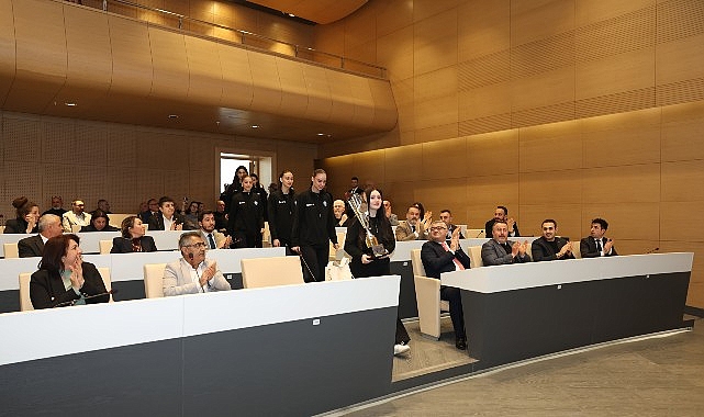 Nilüfer Belediyespor Kadın Voleybol Takımı, tamamı altyapıdan yetişen sporcularıyla 2.