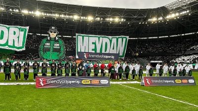 Kocaelispor’un gol sevincini sokakta yaşayan çocukların isteği gerçek oldu. Kocaeli