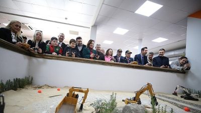 Bostanlı’da hizmete açılan Karşıyaka Belediyesi Genç Yaka Kafe ve Gençlik