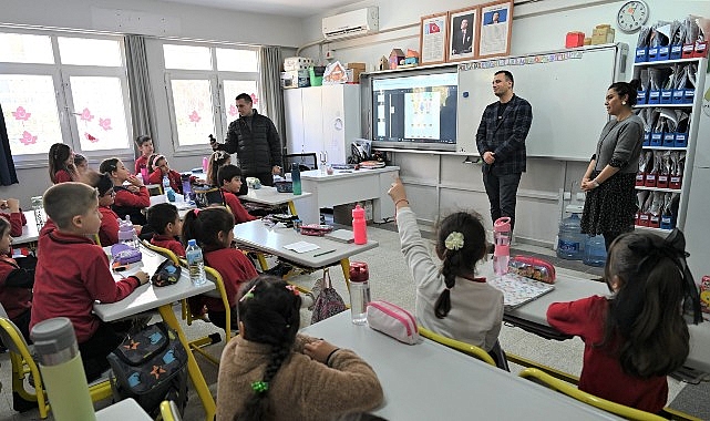 Bornova Belediye Başkanı Ömer Eşki, 2. Sınıf öğrencilerinin Hayat Bilgisi