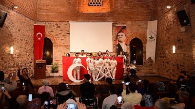 Osmangazi Belediyesi’nin düzenlediği anlamlı etkinlikte engelli çocuklar, İstiklal Marşı'nın Kabulü’nün
