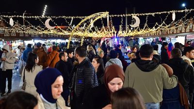 Osmangazi Belediyesi tarafından Osmangazi Meydanı’nda düzenlenen Ramazan etkinlikleri büyük ilgi