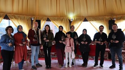 Kartepe Belediyesi’nin Kent Meydanı’nda kurduğu otağ çadırı, Ramazan ayının gelmesiyle