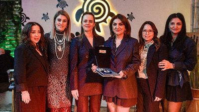 İzmir Büyükşehir Belediye Başkanı Dr. Cemil Tugay’ın eşi Öznur Tugay,