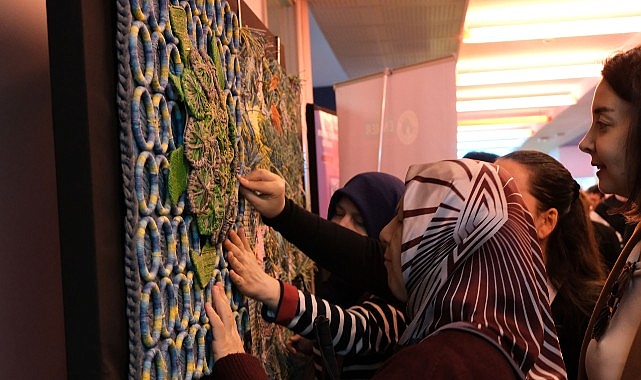 Üsküdar Üniversitesi Çarşı Yerleşke lobi alanındaki sergi düzenlenen törenle açıldı.