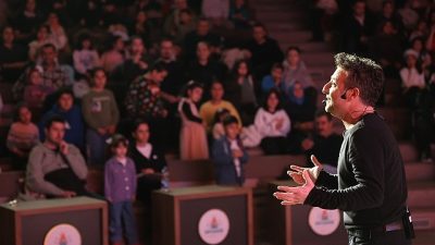 Eğitici ve eğlenceli sahne gösterileriyle popüler olan Lemi Abi ve