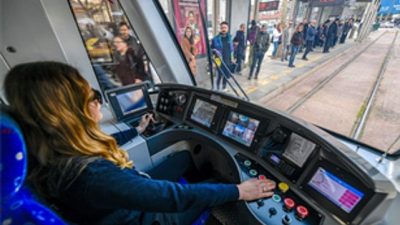 İzmir Metro AŞ’de tramvay sürücüsü olarak görev yapan 23 yaşındaki