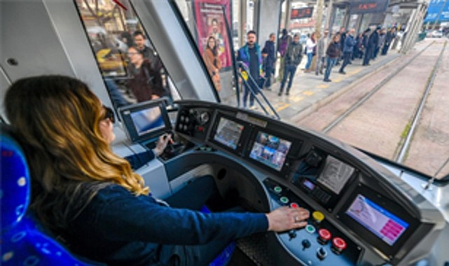 İzmir Metro AŞ’de tramvay sürücüsü olarak görev yapan 23 yaşındaki