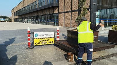 Kocaeli Büyükşehir Belediyesi, Seka Park genelinde korkuluklardan oturma gruplarına kadar