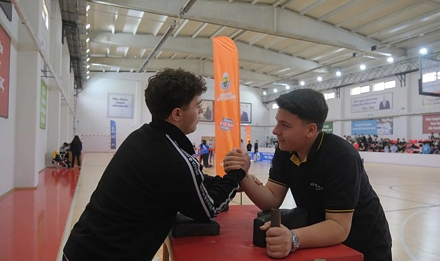 İnegöl Belediyesi 9. Okullar Arası Spor Festivali ramazan ayında verilen