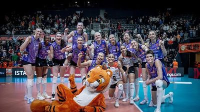 Eczacıbaşı Dynavit, CEV Zeren Group Şampiyonlar Ligi çeyrek final ilk karşılaşmasında, evinde Polonya
