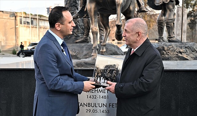 Zafer Partisi Genel Başkanı Ümit Özdağ, bir dizi program kapsamında