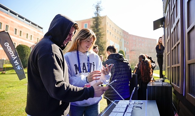 Samsung, gençlerin yeni nesil mobil teknolojileri ve gelişmiş Galaxy AI