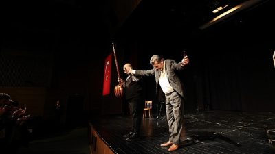 Oyuncu Hakkı Ergök’ün, şair Orhan Veli Kanık'ın şiirlerinden ve hayatından