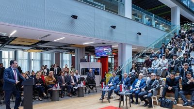 Yeditepe Üniversitesi, Teknopark İstanbul bünyesinde "Girişim Stüdyosu (Venture Studio)", "Bilişim