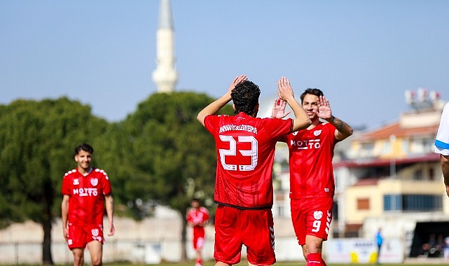 Balıkesir Süper Amatör Lig B Grup’ta şampiyonluğunu ilan eden Burhaniye