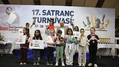 Antalya Büyükşehir Belediyesi tarafından düzenlenen Uluslararası Çocuk ve Uçurtma Festivali