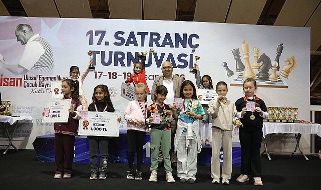 Antalya Büyükşehir Belediyesi tarafından düzenlenen Uluslararası Çocuk ve Uçurtma Festivali