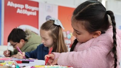 Kocaeli Büyükşehir Belediyesi’nin İzmit Milli İrade Meydanı’nda düzenlediği 23 Nisan