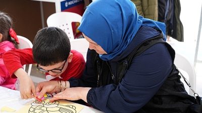 İzmit Milli İrade Meydanı’nda çocuklar için düzenlenen 23 Nisan Çocuk