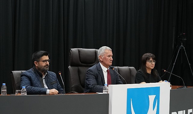 Aliağa Belediyesi Meclisi’nde 2025 yılı Faaliyet Raporu’nun görüşülmesi için yapılan