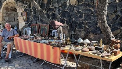 Antika ve koleksiyon meraklılarını bir araya getiren Nevşehir Antika Pazarı
