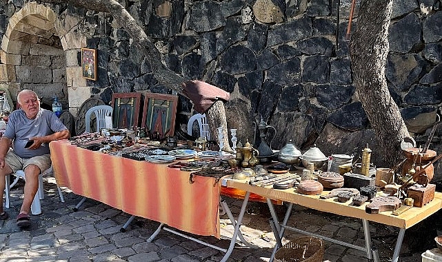 Antika ve koleksiyon meraklılarını bir araya getiren Nevşehir Antika Pazarı