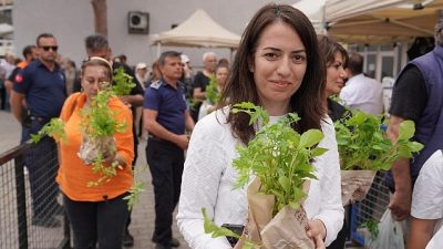 Seferihisar Belediyesi, “Tohum Seferberliği” projesi kapsamında yerel tohumları korumak, çoğaltmak