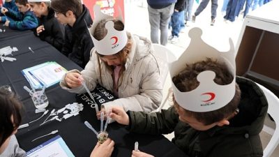 İzmit Milli İrade Meydanı’nda düzenlenen 23 Nisan Çocuk Şenliği “Bi