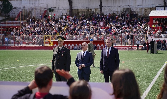 Balıkesir’in Ayvalık ilçesinde, 23 Nisan Ulusal Egemenlik ve Çocuk Bayramı