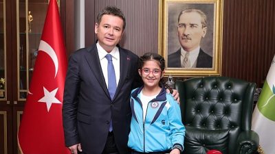 Osmangazi Belediye Başkanı Erkan Aydın, geleceğin teminatı olan çocuklara verdiği