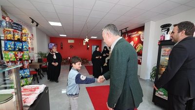 Kocaeli Büyükşehir Belediye Başkanı Tahir Büyükakın, Gölcük’te Selviden Patisserie’nin, Başiskele’de