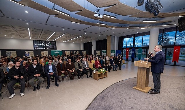 Kocaeli Büyükşehir Belediye Başkanı Tahir Büyükakın, Kütüphane Haftası dolayısıyla düzenlenen