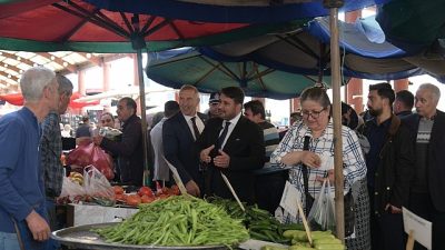 Kahramankazan Belediye Başkanı Selim Çırpanoğlu, ilçede kurulan Salı pazarını ziyaret