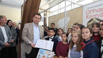 Bursa 23. Kitap Fuarı’nı ziyaret eden Osmangazi Belediye Başkanı Erkan