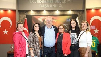 Edremit Belediye Başkanı Mehmet Ertaş, kentte faaliyet gösteren hayvan hakları
