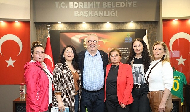 Edremit Belediye Başkanı Mehmet Ertaş, kentte faaliyet gösteren hayvan hakları