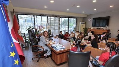 Konak Belediye Başkanı Nilüfer Çınarlı Mutlu, 23 Nisan’da makam koltuğunu