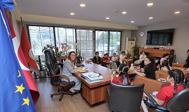 Konak Belediye Başkanı Nilüfer Çınarlı Mutlu, 23 Nisan’da makam koltuğunu