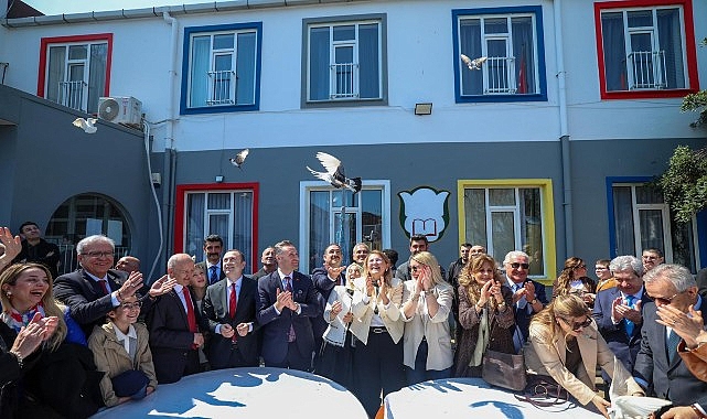 Bakırköy Belediye Başkanı Doç. Dr. Ayşegül Ovalıoğlu, Paskalya dolayısıyla ilçedeki