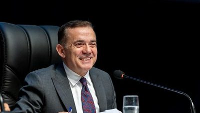 Yenişehir Belediye Meclisi toplantısında 7 yıllık görev süresini değerlendiren Başkan